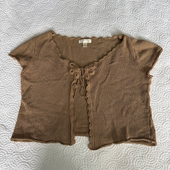 Kenar Cream Tan Crop Tie-Front Blouse - Picture 5 of 9